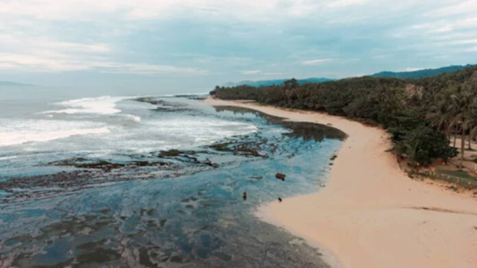 Pasir Putih Pantai Karapyak Pangandaran