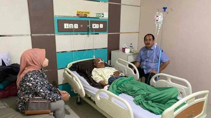 Pastikan Pulih Kembali, Bupati Pangandaran Tunggui Korban Kecelakaan di Rumah Sakit