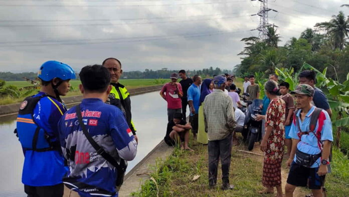 Pencari Ikan di Manganti Ciamis