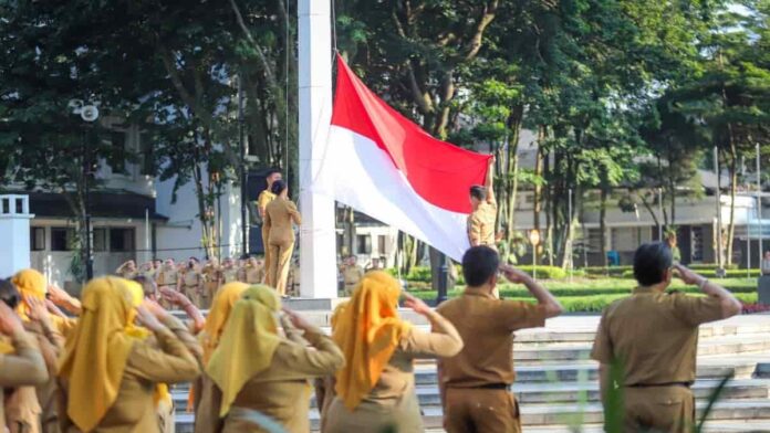 pengibaran bendera merah putih