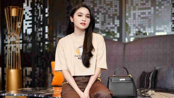 Profil Sandra Dewi