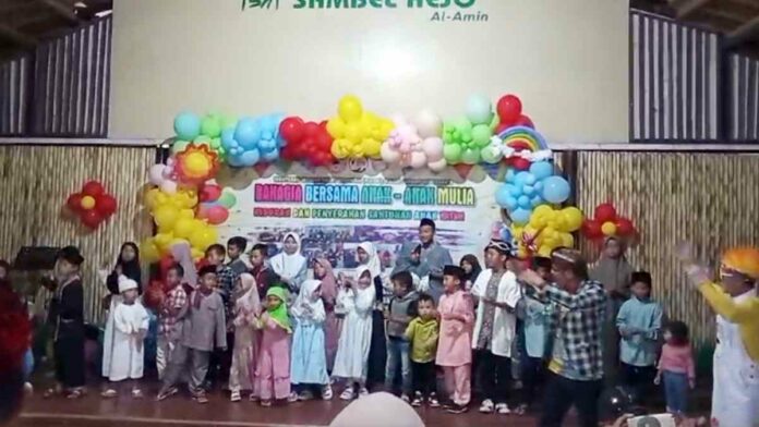Seniman Badut di Tasikmalaya Berhasil Bikin Puluhan Anak Yatim Tersenyum Lepas