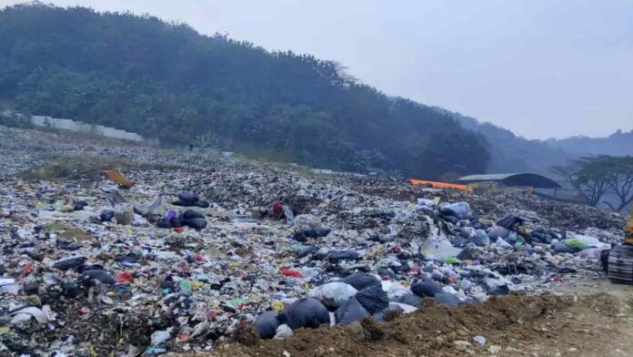 Pengelola TPA Sarimukti putar balik sopir truk pengangkut sampah organik