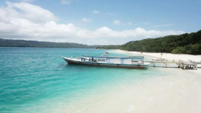 Wisata Pantai Pulau Peucang