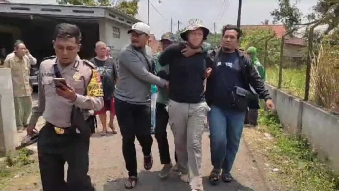 Bule Bunuh Mertuanya di Kota Banjar