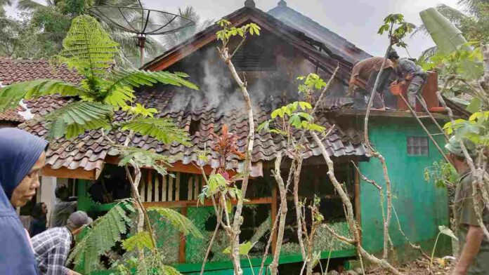 Dapur Rumah Warga Kawali Ciamis Terbakar
