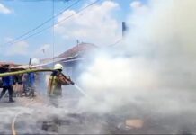 Gudang Produksi Kardus di Garut Terbakar Hebat
