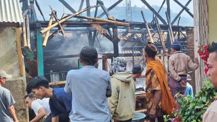 Rumah di Garut Ludes Terbakar