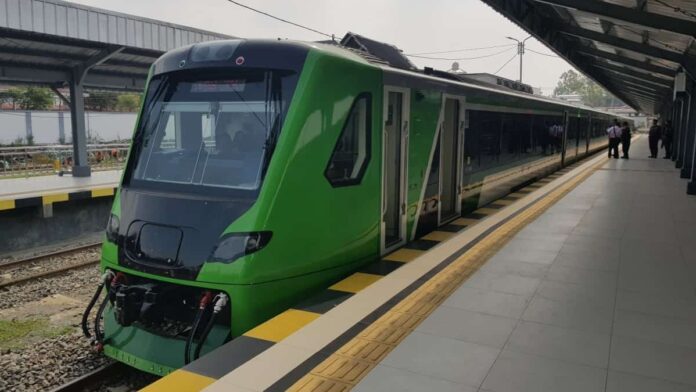 Kereta Api Feeder KCJB