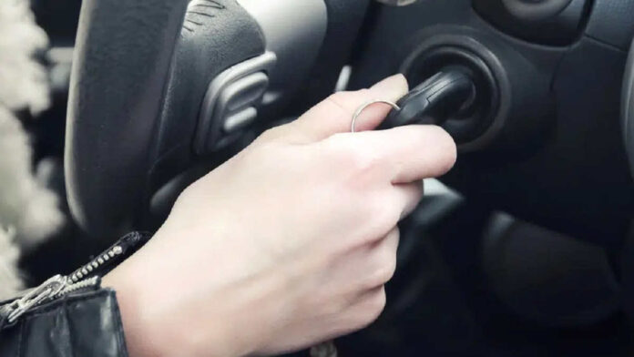 Kunci Kontak Mobil Lupa di Off