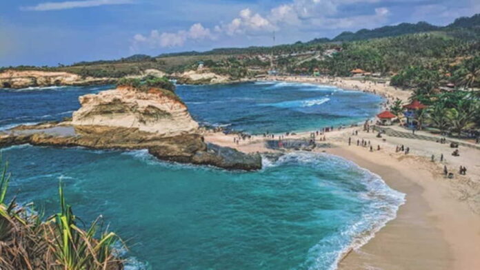Pantai Klayar Pacitan