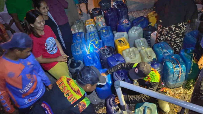 Relawan Ciamis Selatan siang malam suplai air bersih