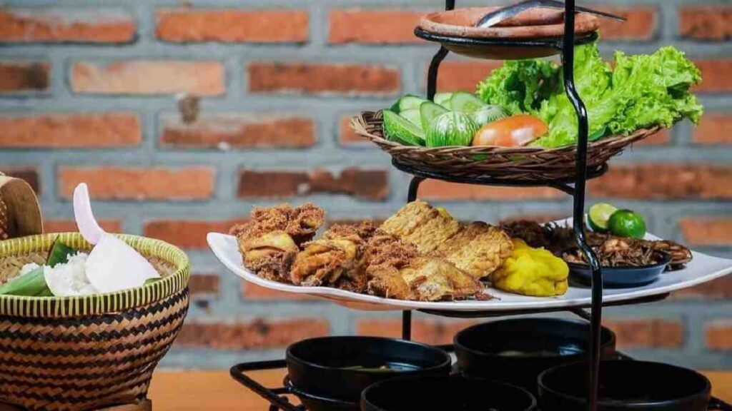 Rumah Makan Lesehan di Purwakarta