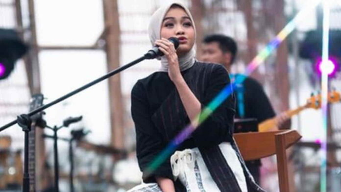 Salma Salsabil Ubah Lirik Stasiun Balapan