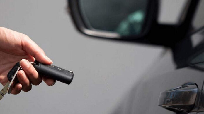 Tanda-Tanda Keyless Mobil Habis Baterai