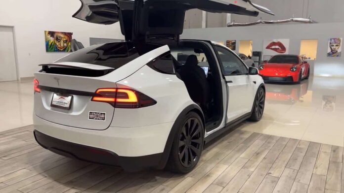 Tesla Model X 2023