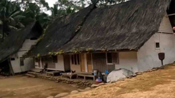 Warga Kampung Naga