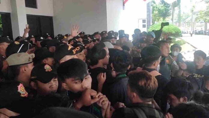 Aksi mahasiswa