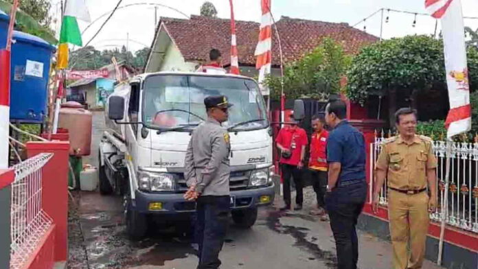distribusikan air bersih