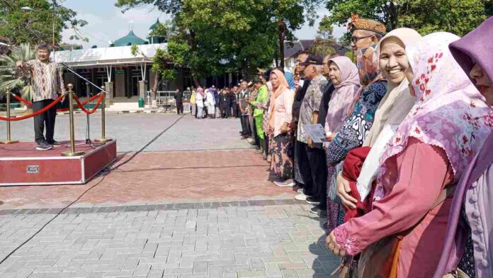 22 Tahun Berbakti Tidak Jadi ASN, Ini Harapan Terakhir Tenaga Honorer di Garut