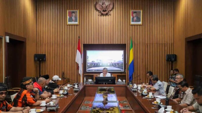 audiensi tangani permasalahan sampah Kota Bandung