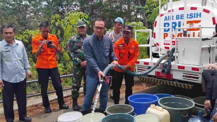 BRI salurkan air bersih