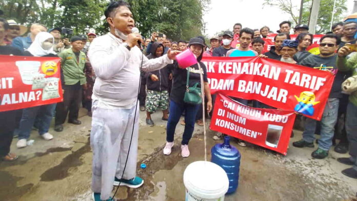 Demo Tolak Kenaikan Tarif PDAM di Kota Banjar