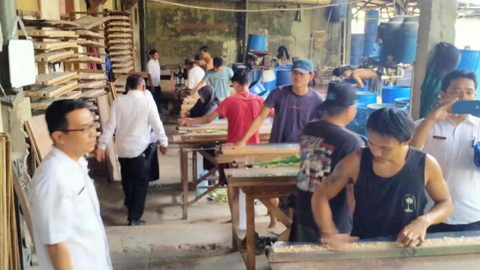 Diduga Buang Limbah ke Sungai, DPRKPLH Ciamis Sidak Pabrik Tahu di Banjarsari, Ini Hasilnya!