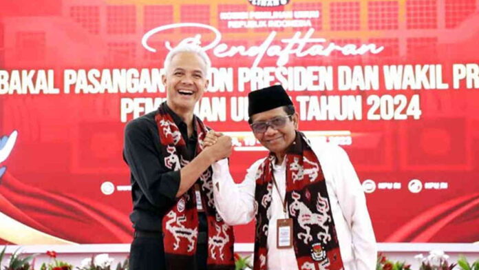 Ganjar Pranowo dan Mahfud MD Daftar ke KPU, Bawa Buku Visi Misi
