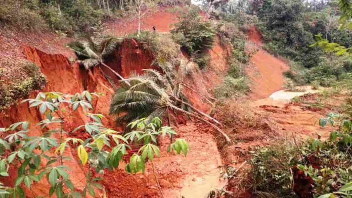 Tanah tebing di Blok Cikeutug
