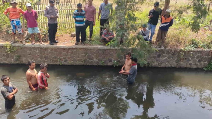 Mayat Seorang Laki-Laki Ditemukan Mengambang di Sungai Indihiang Tasikmalaya