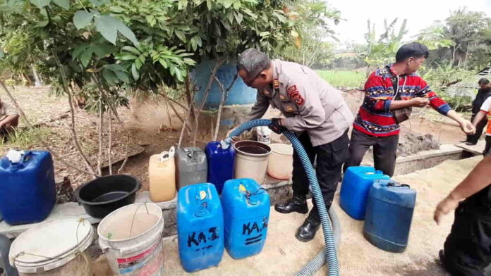 Pendistribusian Air Bersih untuk warga Kelurahan Situbatu Kota Banjar
