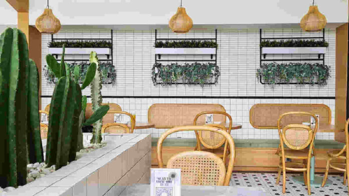 Reveuse Resto Bandung
