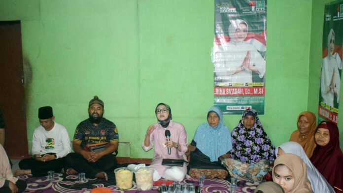 Rina Saadah Borong Dagangan Pelaku UMKM Rajadesa Ciamis