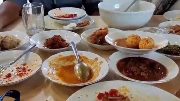 Rumah Makan Padang di Subang