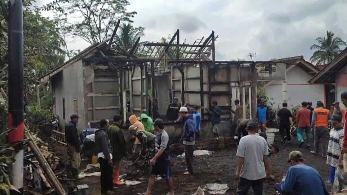 Rumah dan Motor Hangus Terbakar di Tasikmalaya