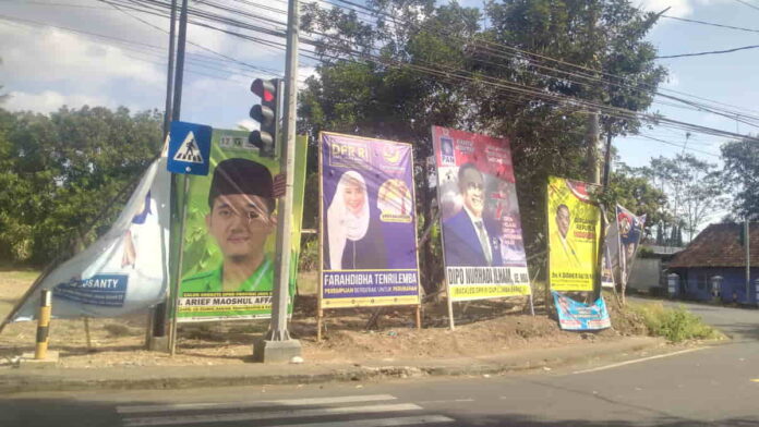 Spanduk dan Baliho Bacaleg Bertebaran di Kota Banjar