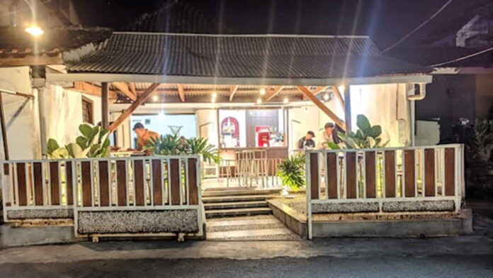 Warung Tepi Rel Tasikmalaya