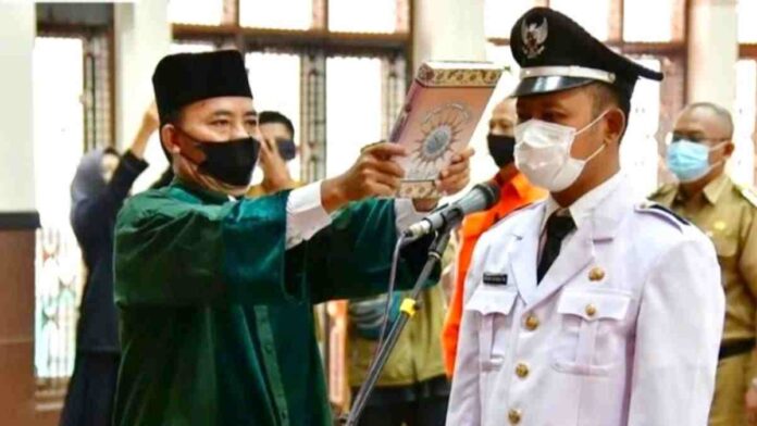 Kepala desa mengundurkan diri