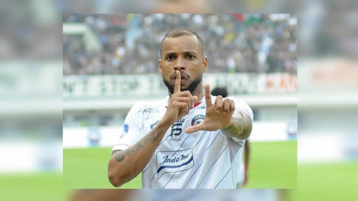 Arema FC Pinjamkan Gustavo Almeida ke Persija Jakarta