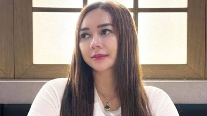 Aura Kasih Merasa Kaku Saat Syuting
