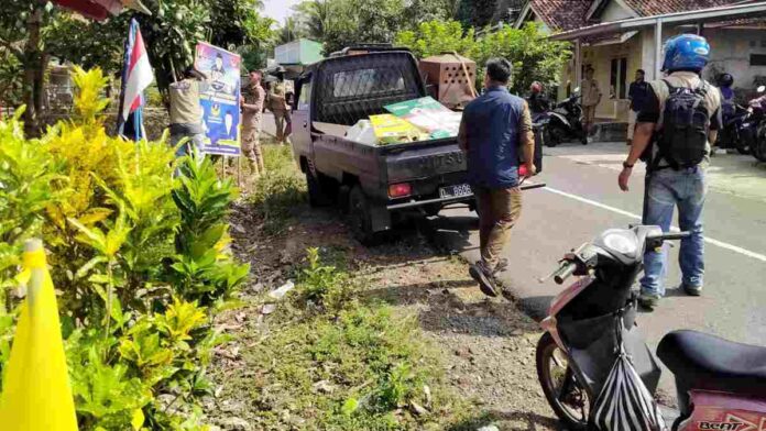 Bawaslu-Satpol PP Pangandaran Tertibkan Alat Peraga Sosialisasi yang Melanggar