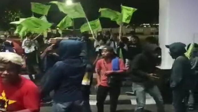 Buruh di Tasikmalaya Demo