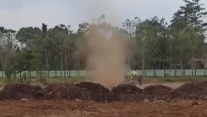 Detik-Detik Angin Puting Beliung di Tasikmalaya