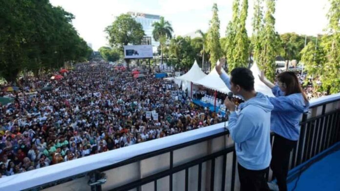 Gibran Rakabuming Raka dan istrinya Selvi Ananda saat Jalan Sehat di Makassar