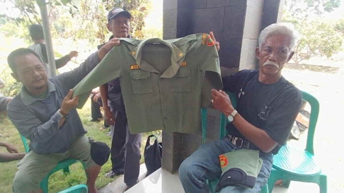 Linmas di Muktisari Kota Banjar Ramai-ramai Kembalikan Atribut, Ada Apa