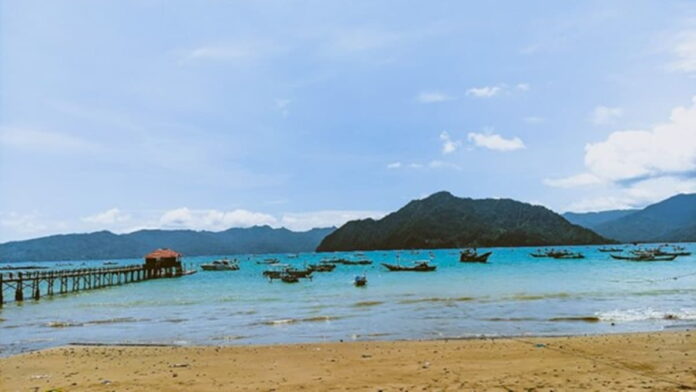Pantai Karanggongso Trenggalek