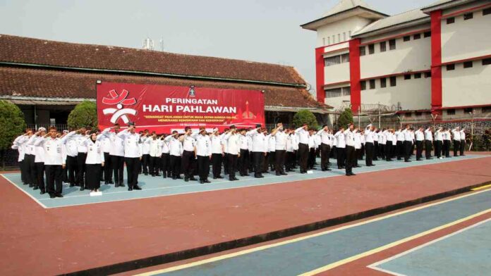 Pimpin Upacara Hari Pahlawan, Kakanwil Kemenkumham Jabar Kobarkan Semangat Perangi Kemiskinan dan Kebodohan