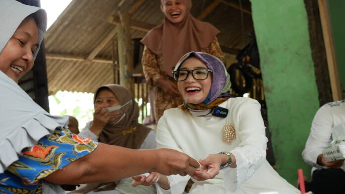 Rina Saadah di UMKM Sale Balap TMS Ciamis