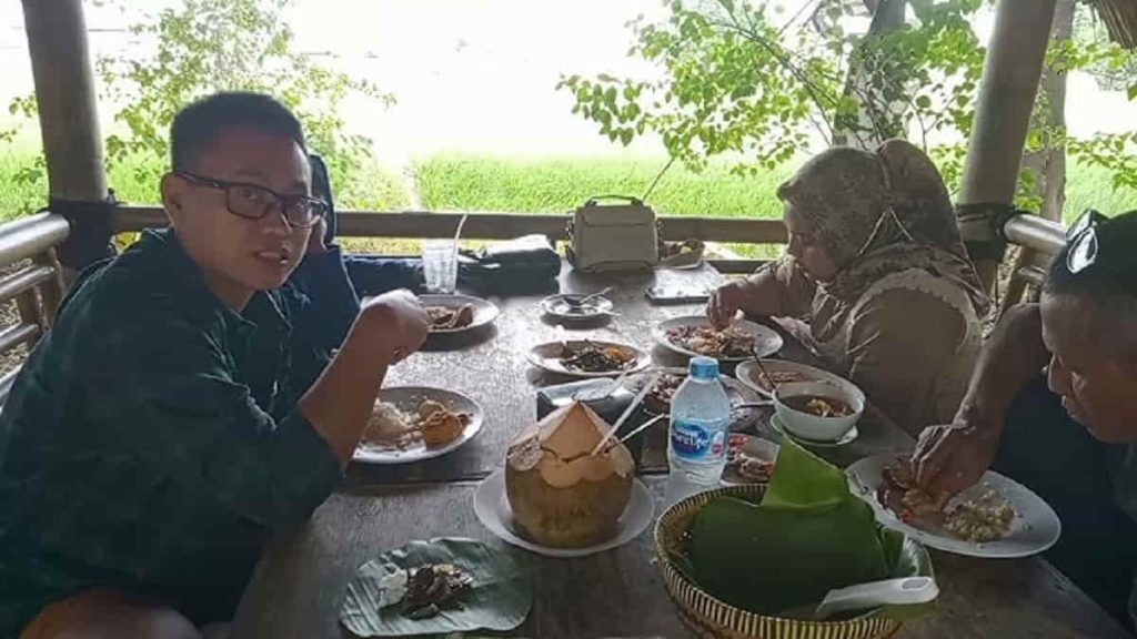 Rumah Makan Sunda di Cianjur